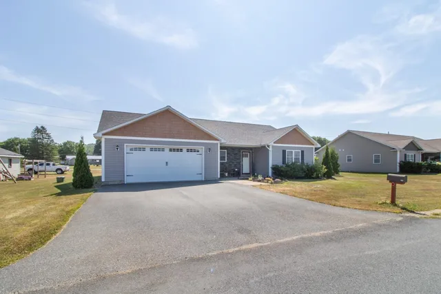 $330,000 | 274 Dashner Circle, Derby Line, VT 05830