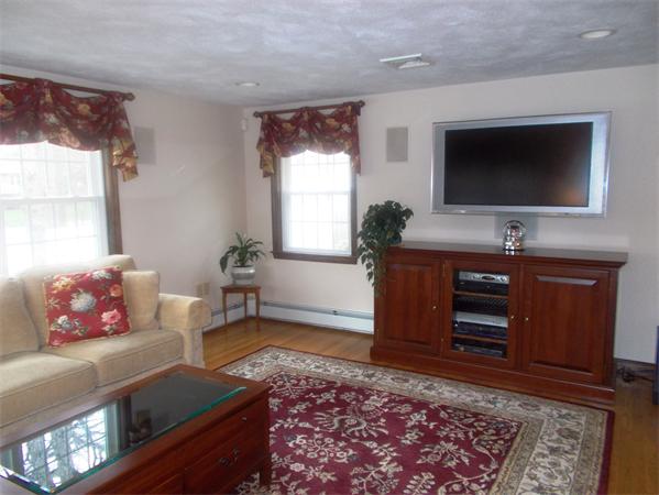6 Robin Road Milford, MA 01757 - Photo 9 of 29 Gallery Image 9