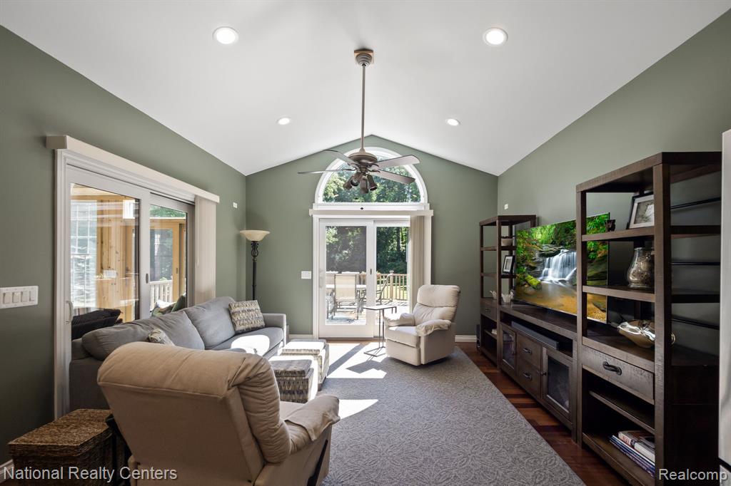 10180 Hadley Road Clarkston, MI 48348 - Photo 14 of 54