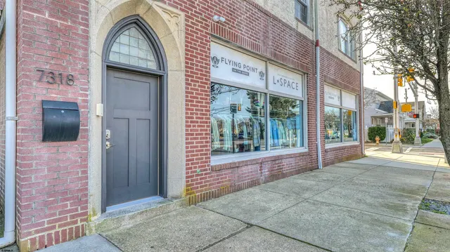 a view of entrance and house with yard