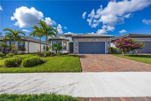 $940,000 | 6825 Greenbriar Court, Naples, FL 34114