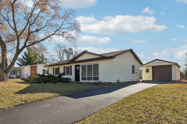 $280,000 | 2413 Country Lane, McHenry, IL 60051
