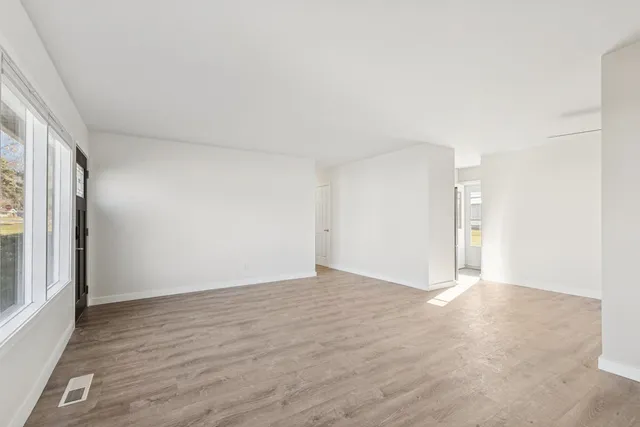 $280,000 | 2413 Country Lane, McHenry, IL 60051