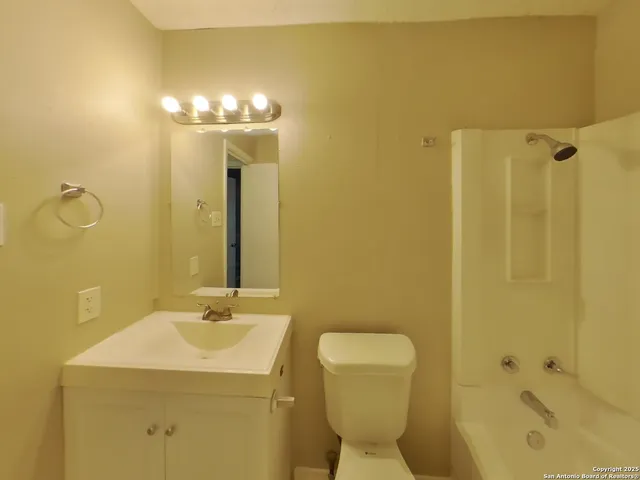 $1,199 | 6333 Village, San Antonio, TX 78250