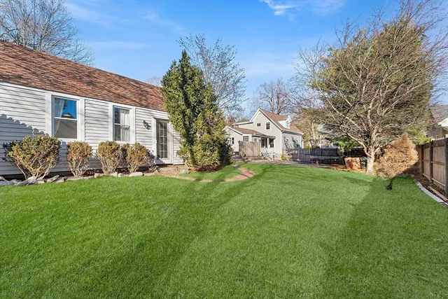 a view of a house with backyard