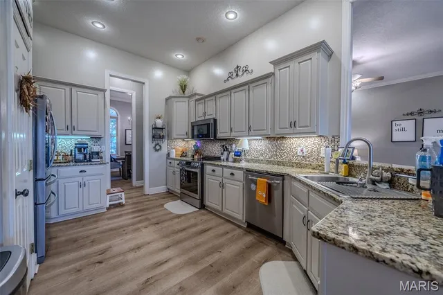 $554,900 | 2500 Candlebark Lane, Lebanon, MO 65536