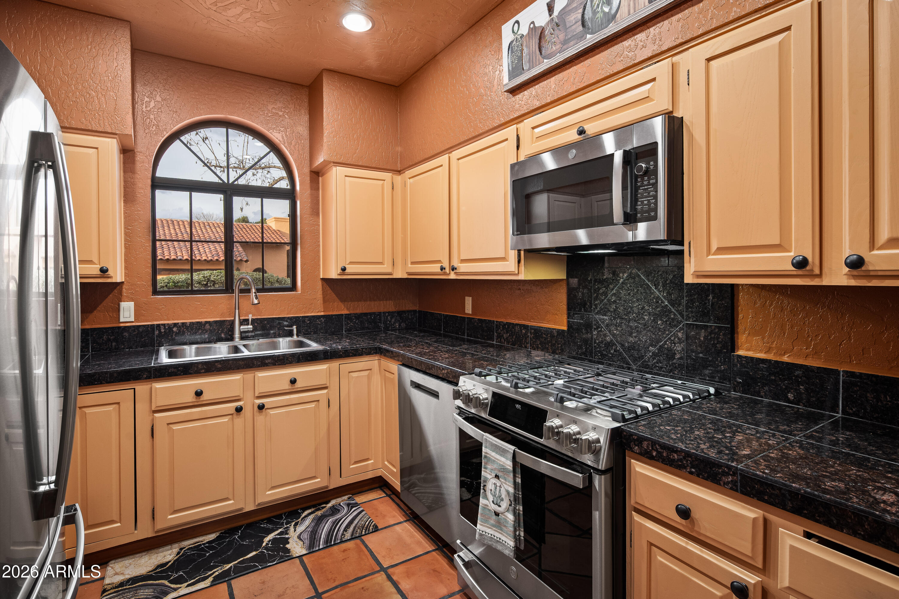 167 Ridge Trail Drive, Unit 32 Sedona, AZ 86351 - Photo 13 of 43 REMODELED KITCHEN