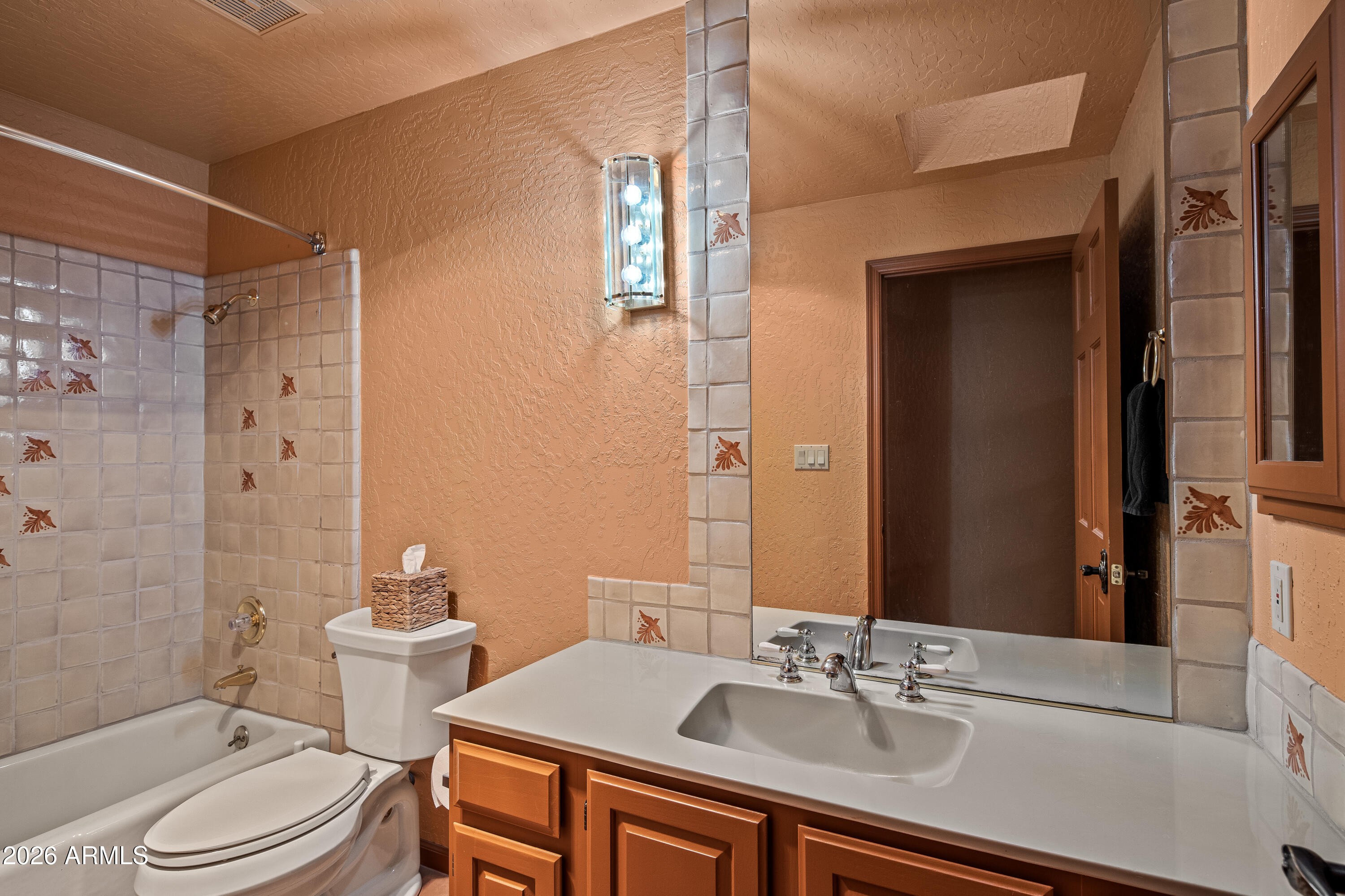 167 Ridge Trail Drive, Unit 32 Sedona, AZ 86351 - Photo 27 of 43 GUEST FULL BATH