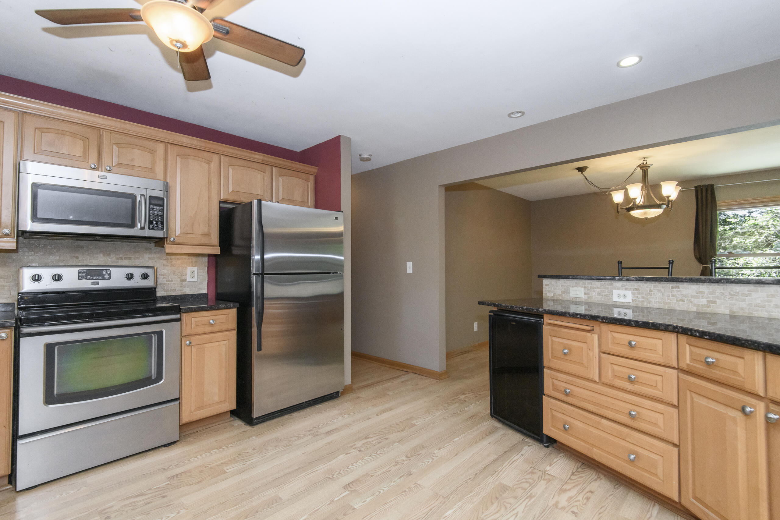 705 Fox Knoll Drive Rochester, WI 53185 - Photo 4 of 52 705 Fox Knoll-13