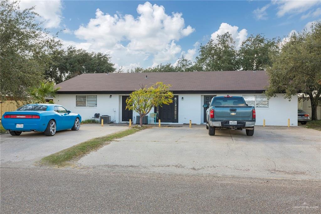 3417 North Kenyon Road Edinburg, TX 78542 - Photo 2 of 12 a view of a car park in front of house