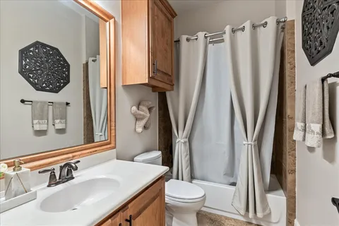 $595,000 | 23 Prestonwood Circle, Lakeway, TX 78734