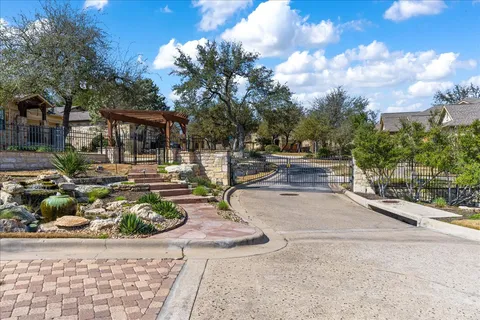 $595,000 | 23 Prestonwood Circle, Lakeway, TX 78734