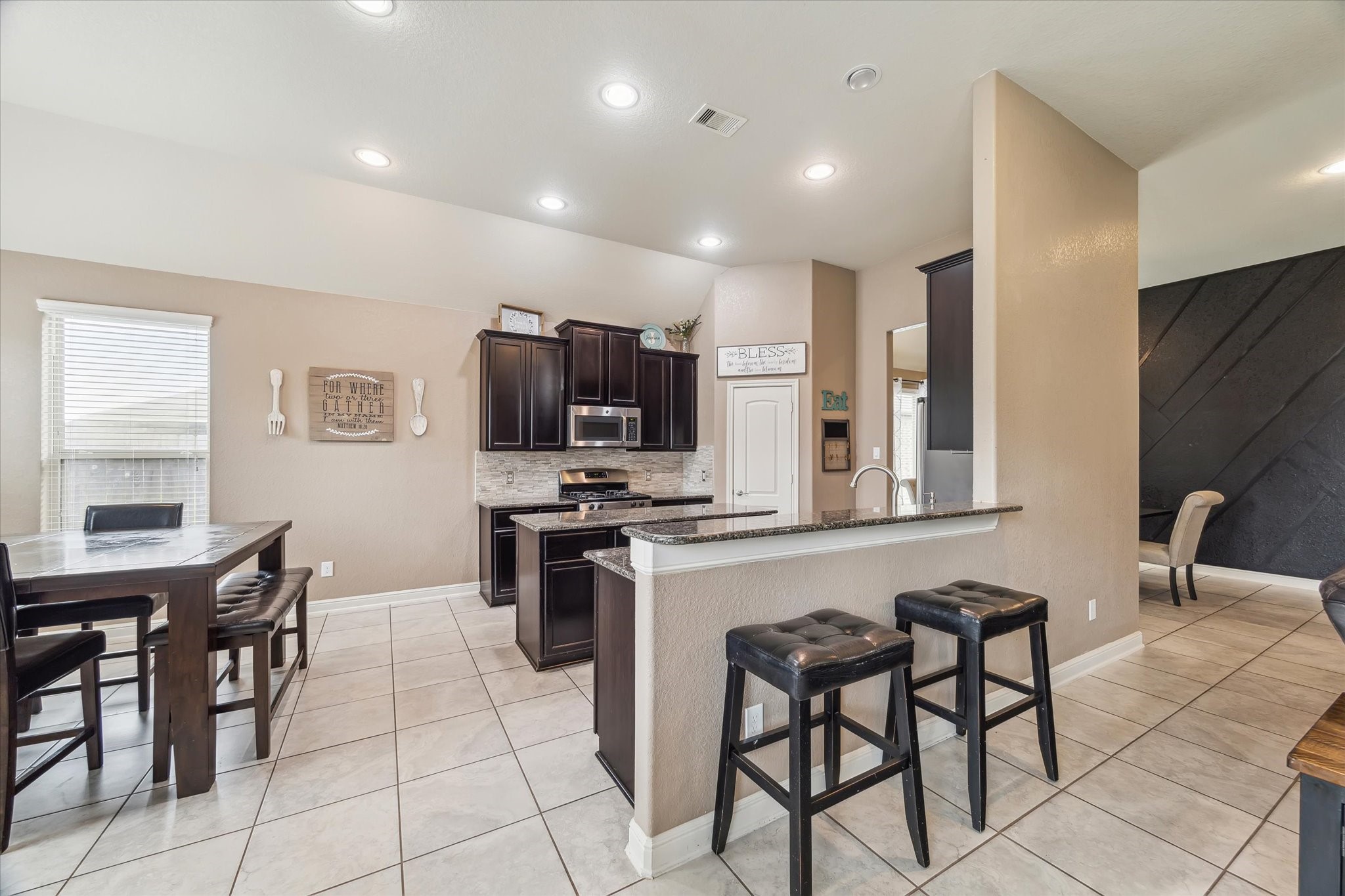 4914 Mountain Maple Trail Rosenberg, TX 77471 - Photo 10 of 24 Open sightlines from the living room into the kitchen, enhancing the home’s spacious and connected feel.