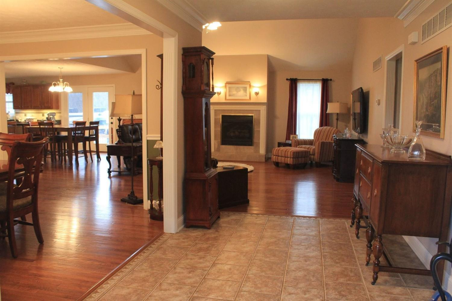 2955 Shadrick Ferry Road Frankfort, KY 40601 - Photo 3 of 49 Foyer