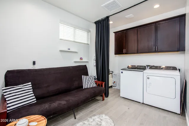 a view of utility room