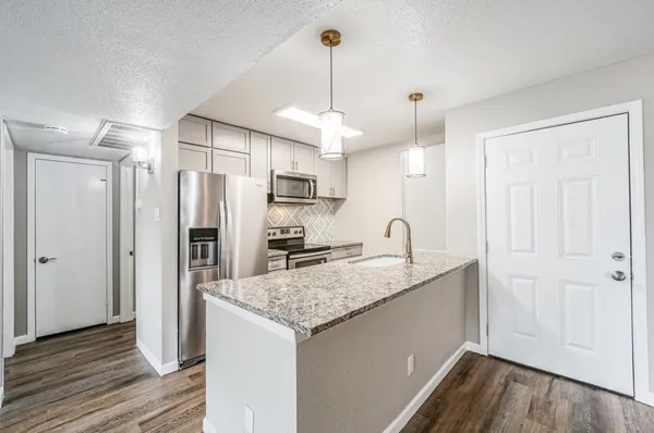 $1,300 | 2822 South Bartell Drive, Unit 32, Houston, TX 77054