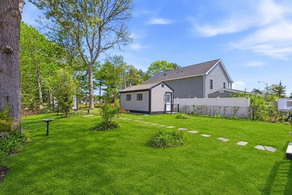 64 Rose Point Avenue Wareham, MA 02576 - Photo 8 of 37