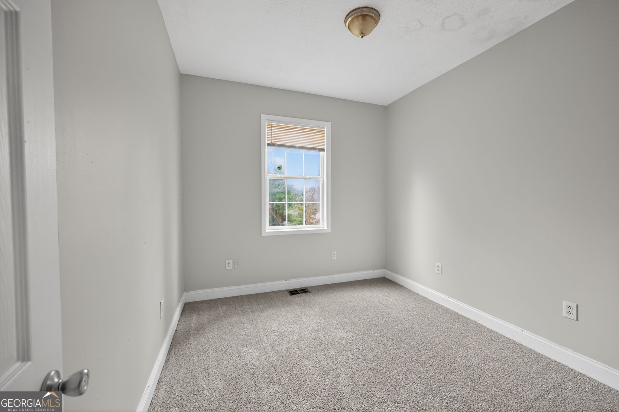 607 Lane Street Griffin, GA 30223 - Photo 12 of 31 an empty room with a window