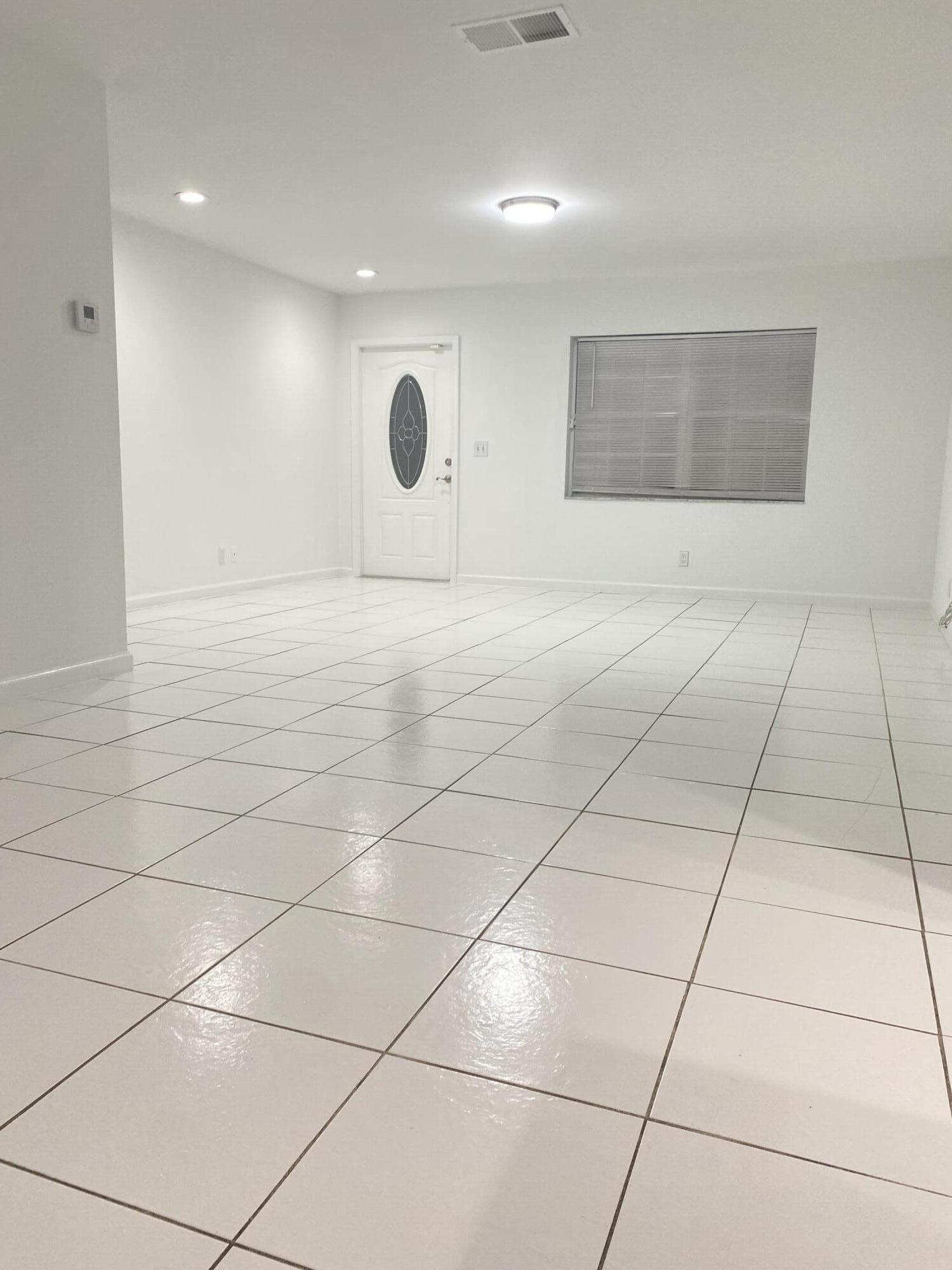 9976 Liberty Road Boca Raton, FL 33434 - Photo 4 of 26 IMG_7553