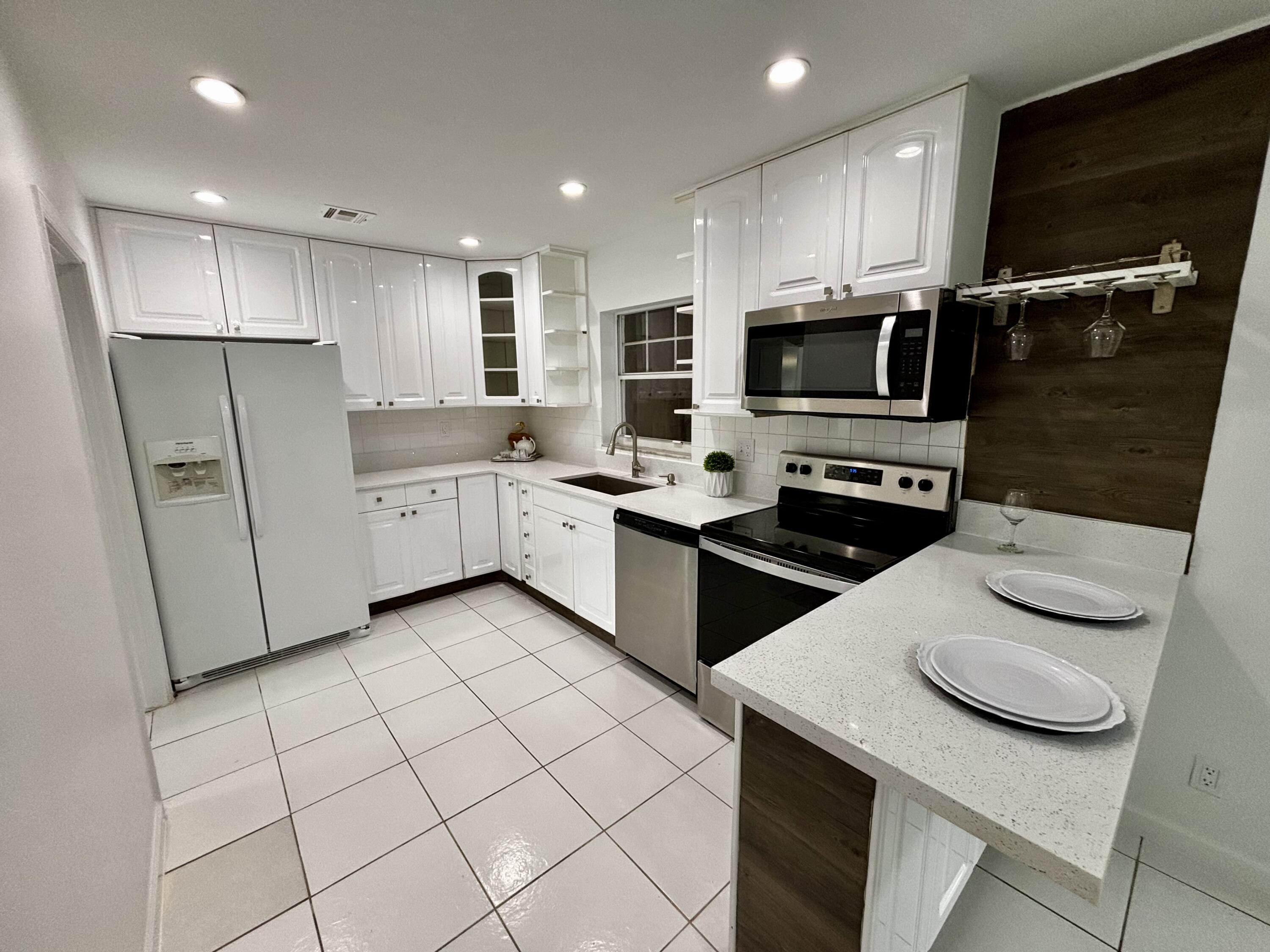 9976 Liberty Road Boca Raton, FL 33434 - Photo 7 of 26 IMG_7681