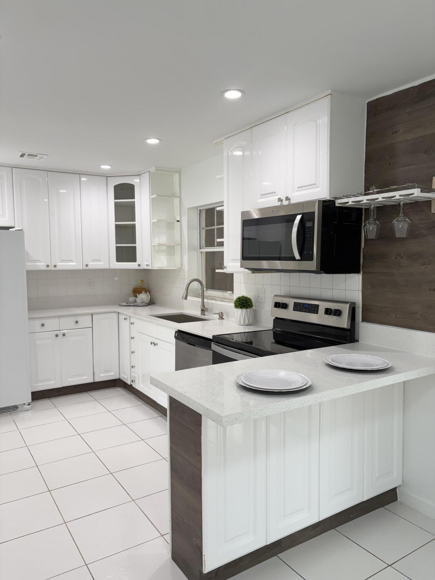 9976 Liberty Road Boca Raton, FL 33434 - Photo 8 of 26 IMG_7598