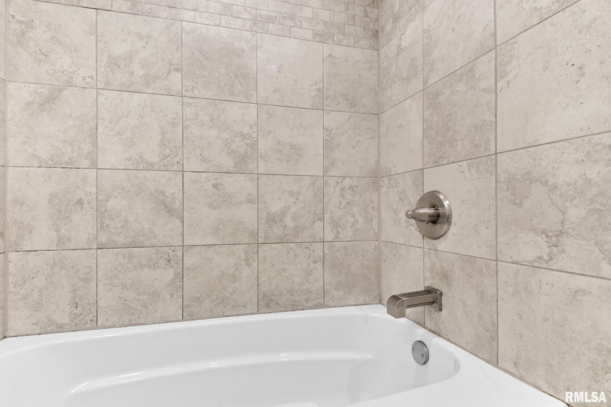 113 Sherwood Park Road Washington, IL 61571 - Photo 26 of 36 Gallery Image 26