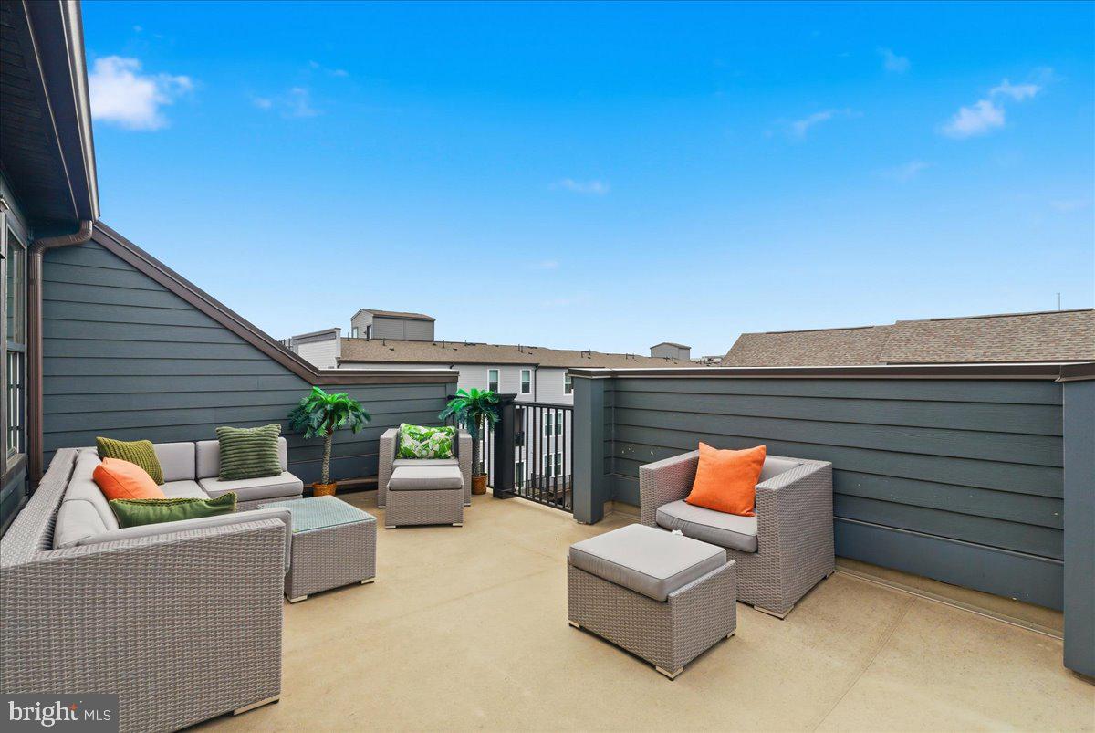 2315 Liberty Loop Herndon, VA 20171 - Photo 30 of 39 Top-floor balcony