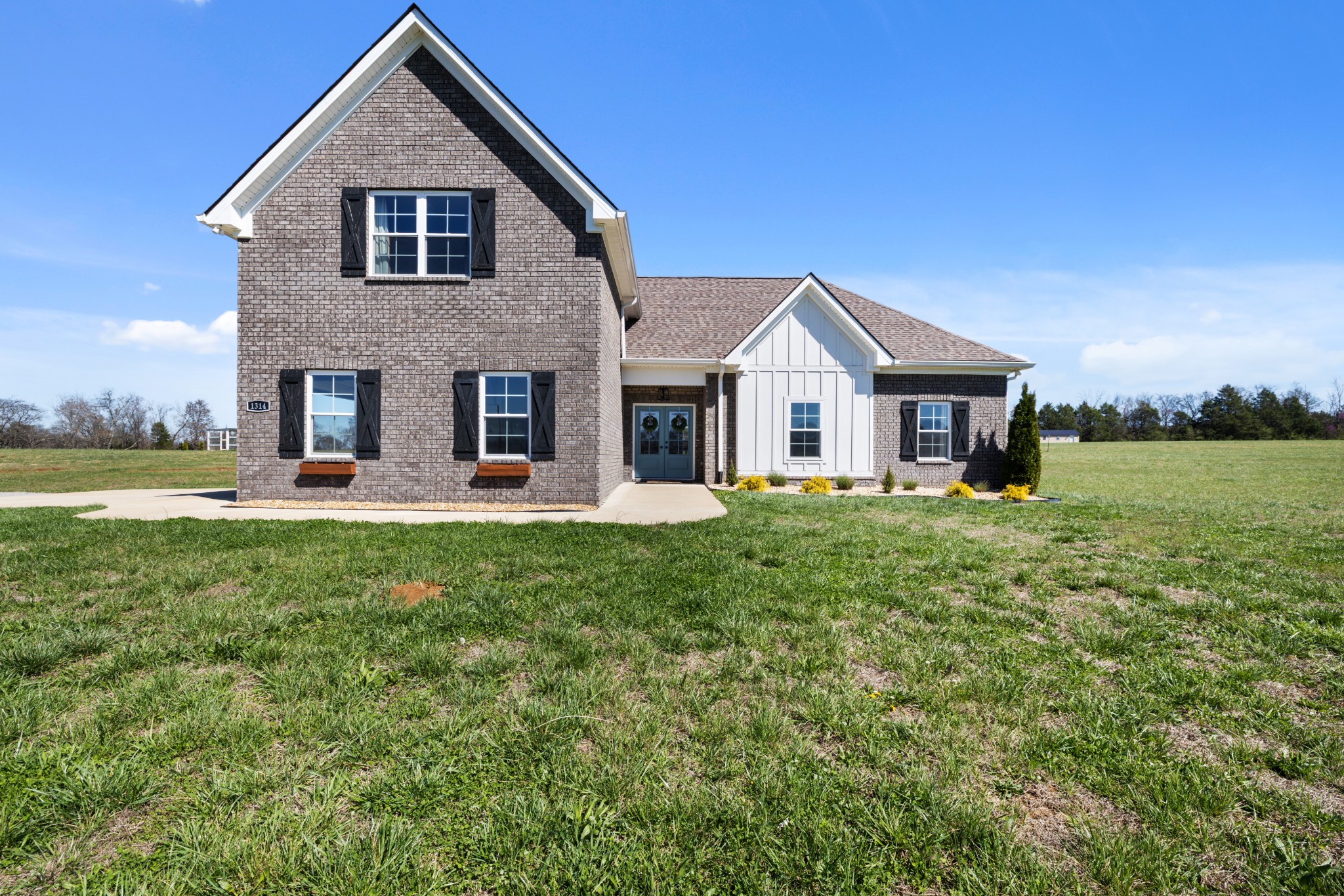 1314 Halls Mill Road Unionville, TN 37180 - Photo 2 of 35 a front view of a house with garden