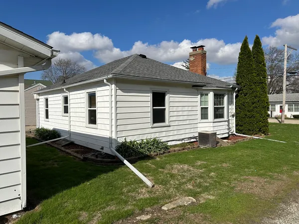 $95,000 | 627 Genesee Avenue, Morrison, IL 61270