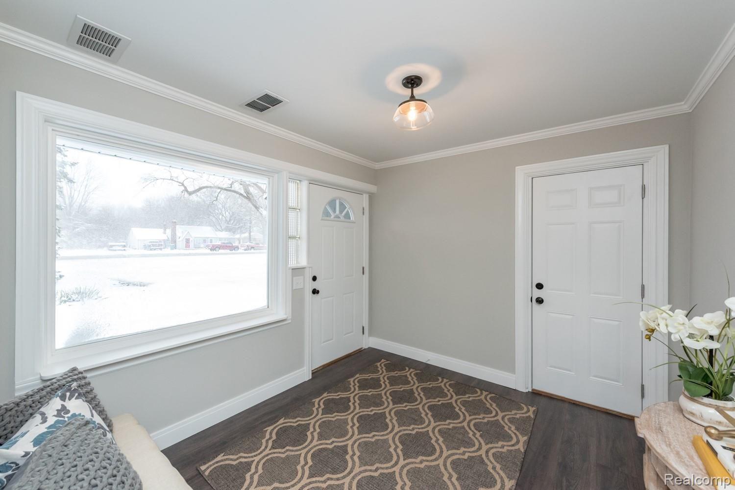 931 Sumpter Road Belleville, MI 48111 - Photo 3 of 44 DSC_8771.jpg