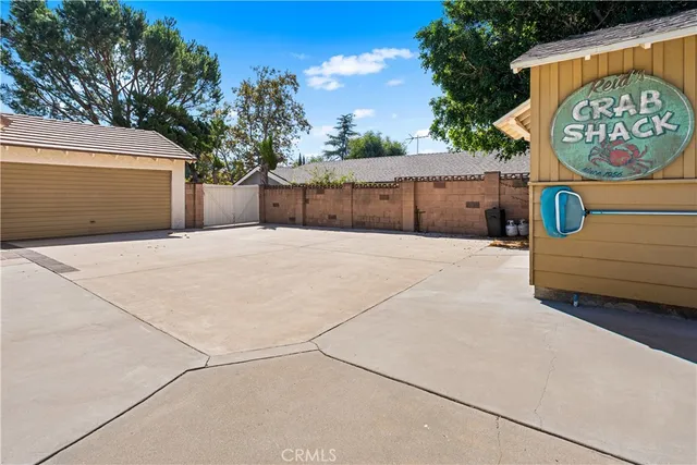 a view of a outdoor space