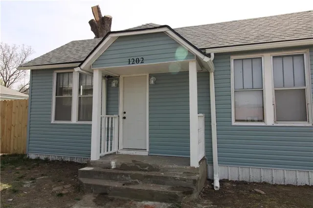 $157,900 | 1202 Sacramento Street, St. Joseph, MO 64503