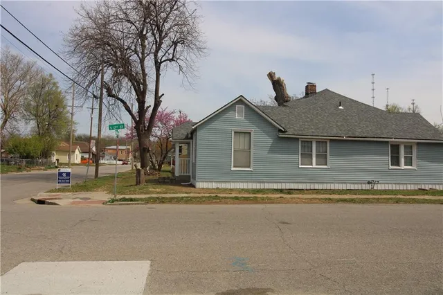 $157,900 | 1202 Sacramento Street, St. Joseph, MO 64503