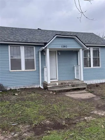 $157,900 | 1202 Sacramento Street, St. Joseph, MO 64503