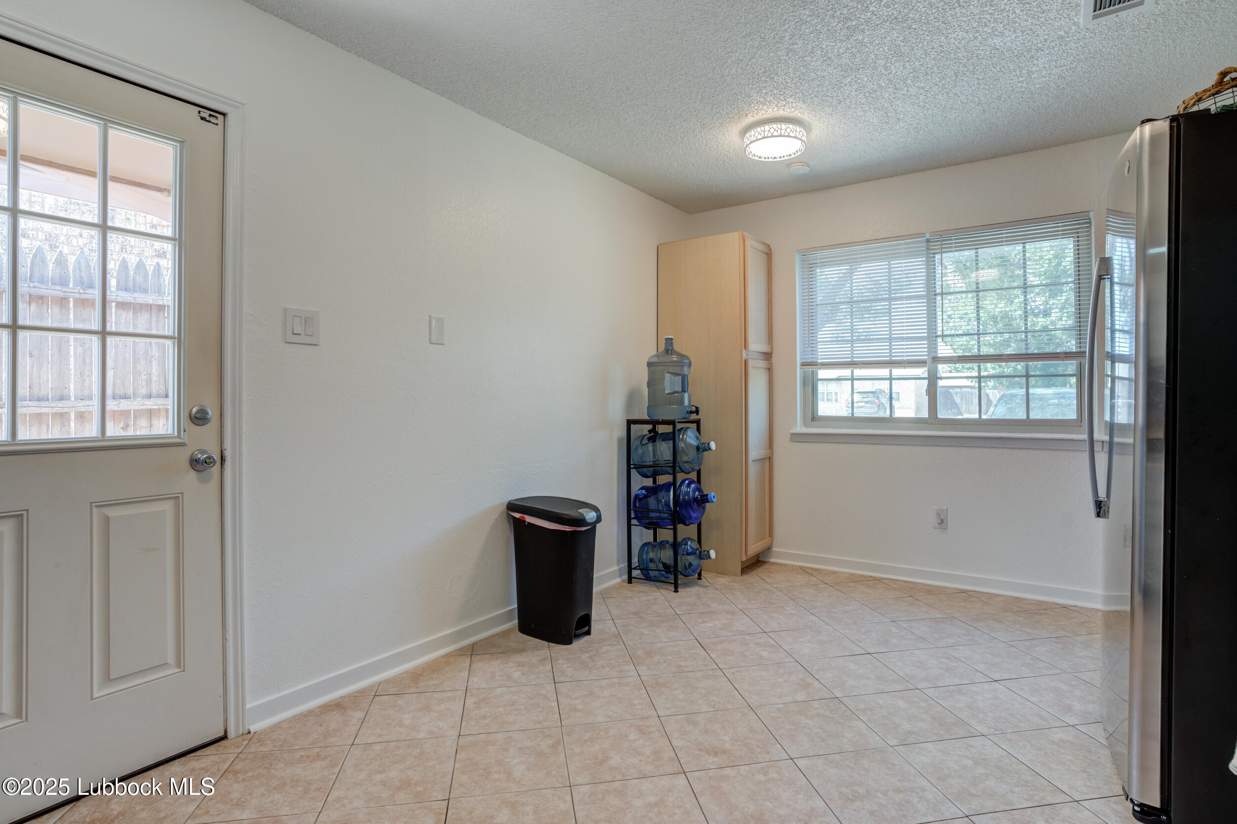 6403 28th Street Lubbock, TX 79407 - Photo 11 of 27 an empty room with windows