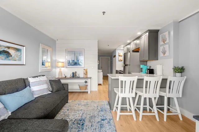 $2,000 | 933 Ocean Boulevard, Unit 102, Hampton, NH 03842