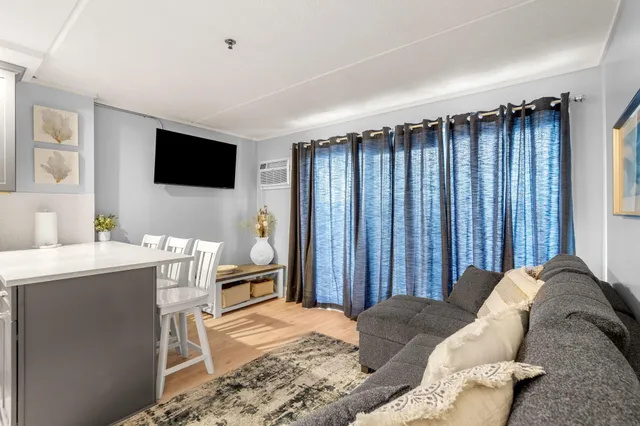 $2,000 | 933 Ocean Boulevard, Unit 102, Hampton, NH 03842