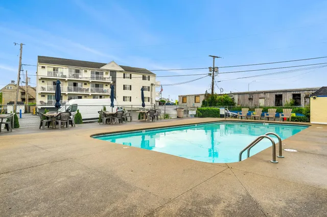 $2,000 | 933 Ocean Boulevard, Unit 102, Hampton, NH 03842