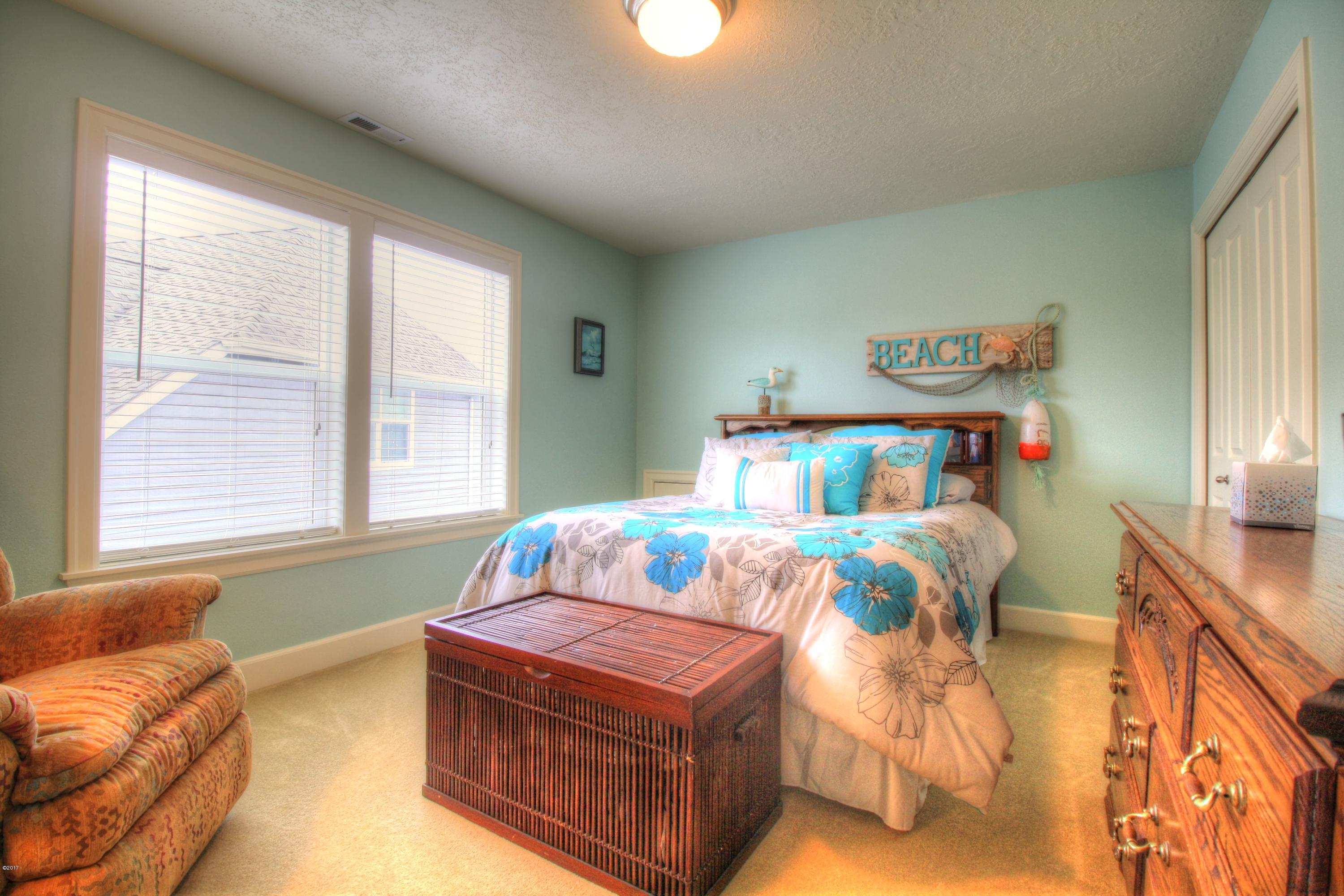 230 Southwest 60th Loop Newport, OR 97366 - Photo 20 of 42 Bedroom 2b