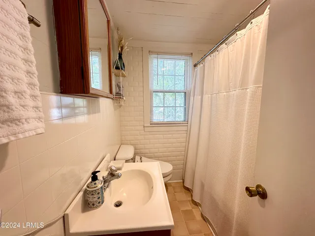 $1,250 | 919 Lafayette Street, Beaufort, SC 29902