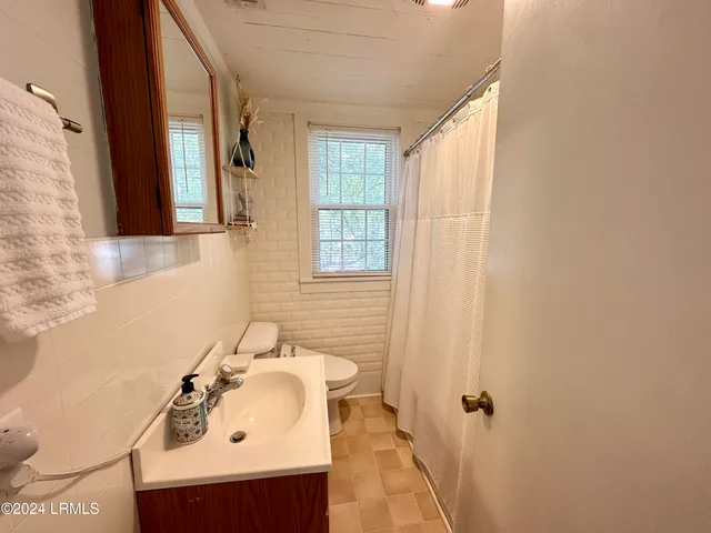 $1,250 | 919 Lafayette Street, Beaufort, SC 29902