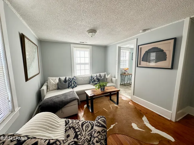 $1,250 | 919 Lafayette Street, Beaufort, SC 29902