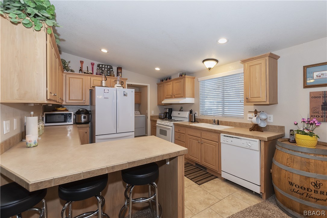 547 Alden Road, Unit 33 Big Bear Lake, CA 92315 - Photo 11 of 28 a kitchen with a sink a stove a refrigerator and cabinets