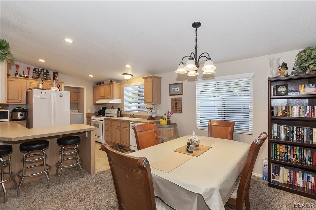 547 Alden Road, Unit 33 Big Bear Lake, CA 92315 - Photo 10 of 28 a dining room with kitchen island a table and chairs