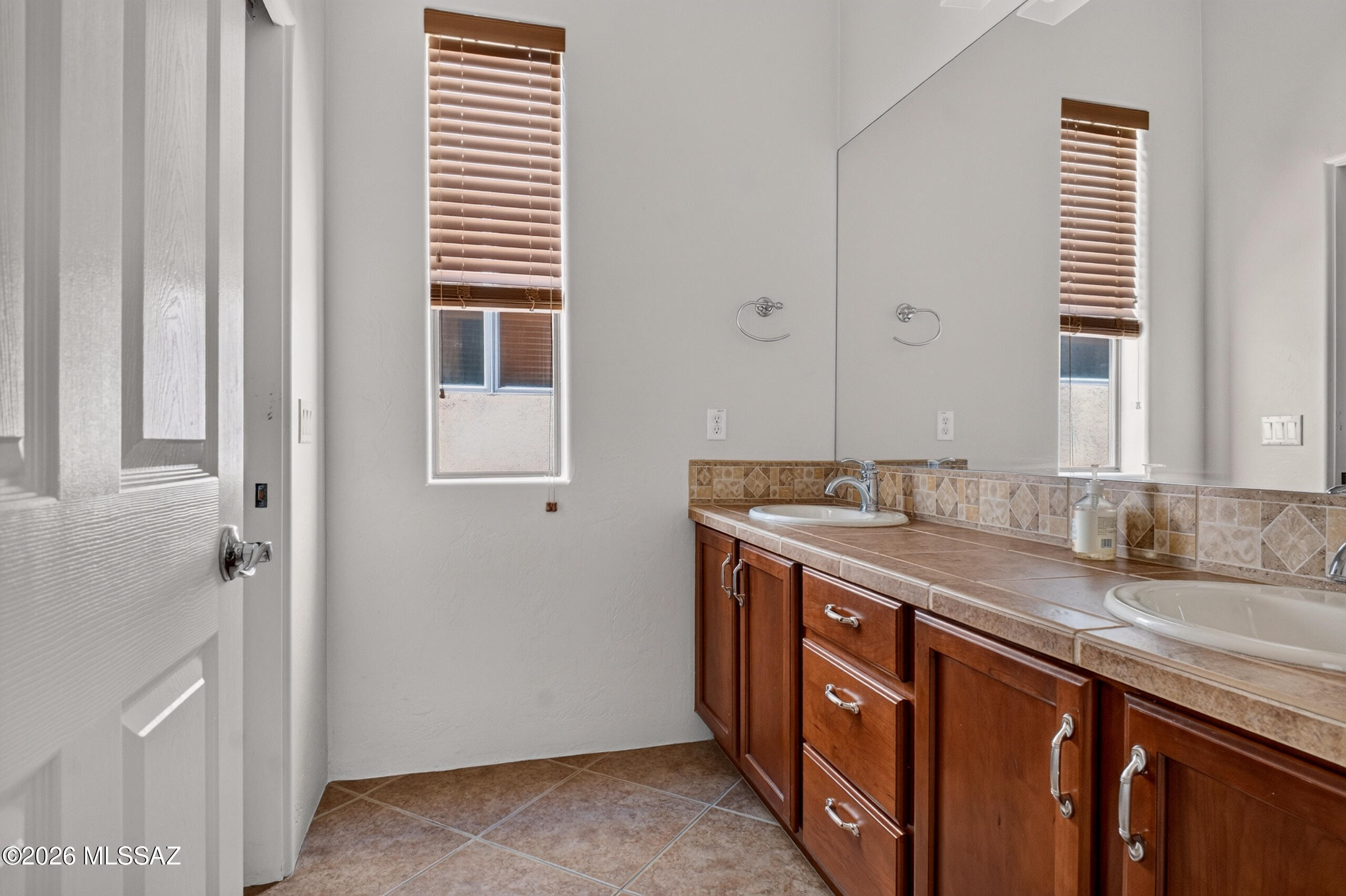 11370 North Moon Ranch Place Marana, AZ 85658 - Photo 21 of 42 Bathroom