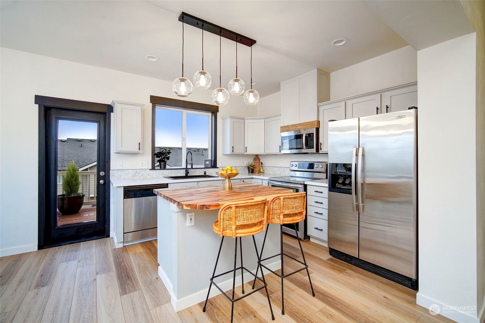 511 Pilchuck Path Everett, WA 98201 - Photo 4 of 31 Gallery Image 4