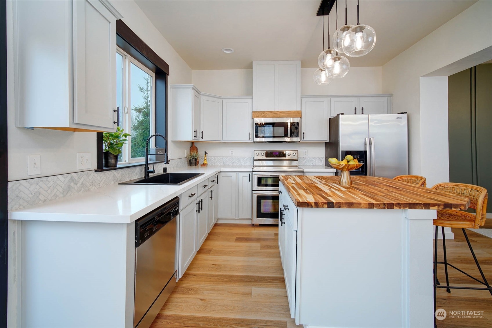 511 Pilchuck Path Everett, WA 98201 - Photo 5 of 31 Gallery Image 5