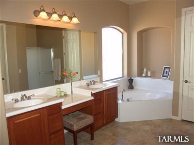 12594 North Yellow Bird Road Tucson, AZ 85755 - Photo 9 of 10