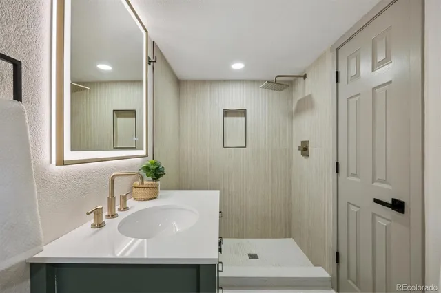 $729,900 | 707 West Easter Avenue, Littleton, CO 80120