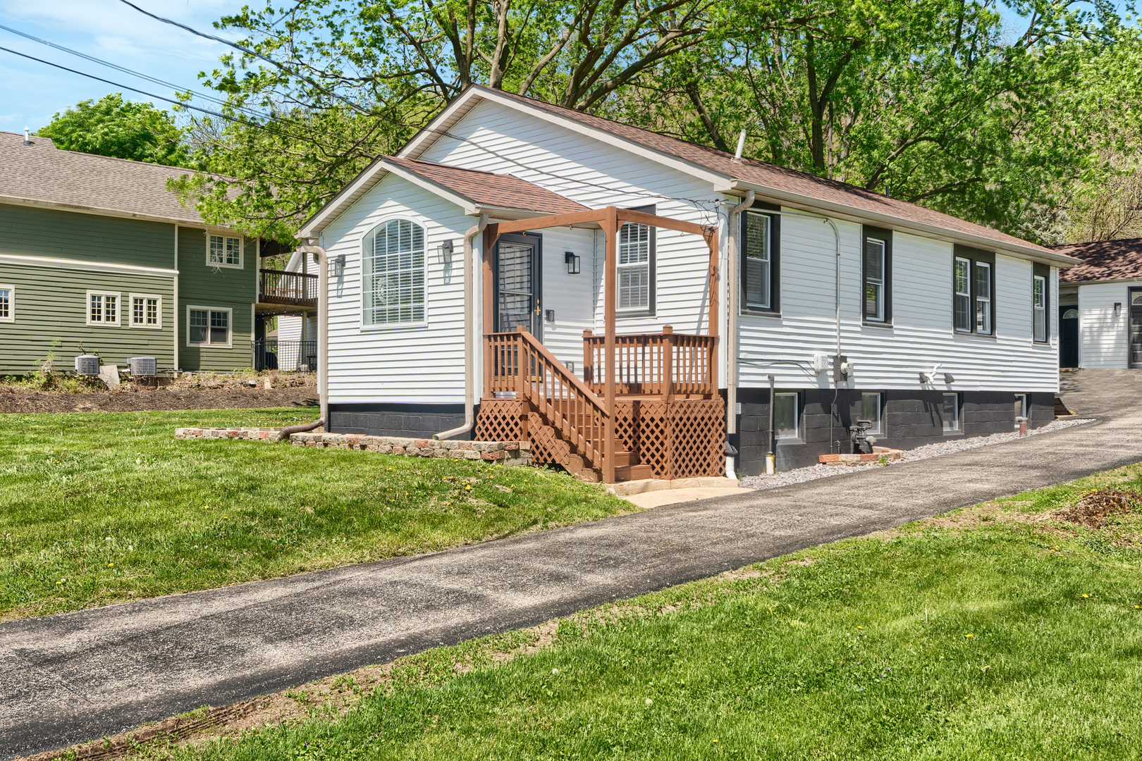 19W640 Bluff Road Lemont, IL 60439 - Photo 3 of 21